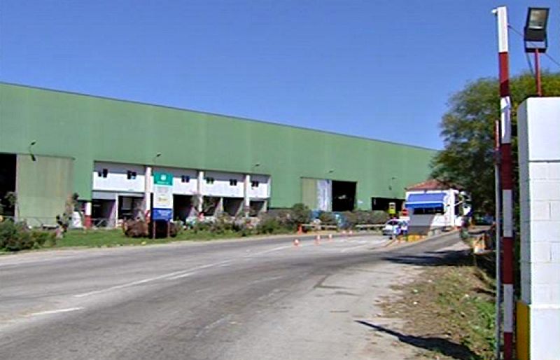 Tras el cambio de declaración del asesino confeso de Marta del Castillo, que ha dicho que arrojó su cuerpo al río sino a un contenedor de basura, la Policía centra ahora la búsqueda en el vertedero de Alcalá de Guadaíra de Sevilla. 