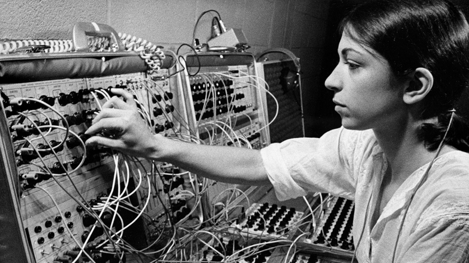 Metrópolis - ELLAS HACEN RUIDO. Una historia de la música electrónica desde la perspectiva de género