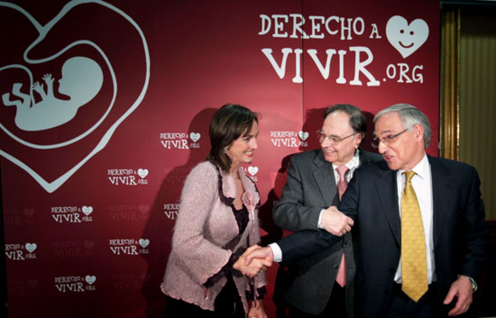 El Ministro de Sanidad dice que la Iglesia quiere abrir un debate ya pasado porque la reforma legal no plantea el sí o el no al aborto.