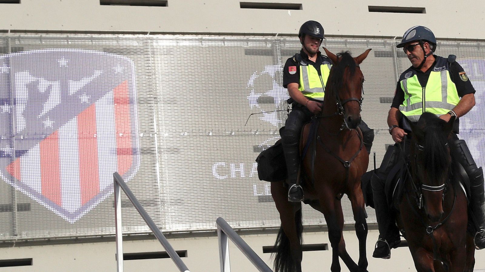 Telediario 1: Máxima seguridad en la Europa League | RTVE Play