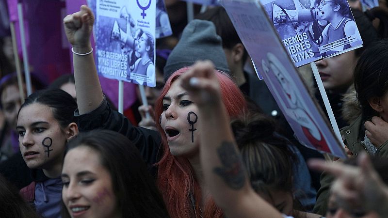 Una marea feminista desborda Madrid en un 8M histórico