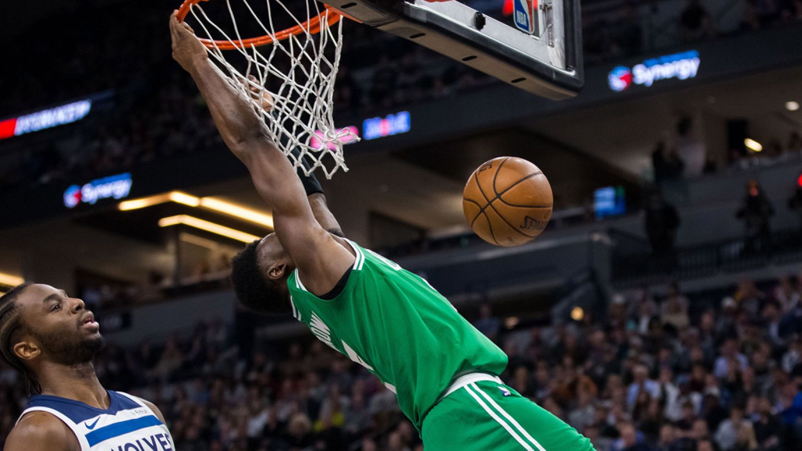 Susto de Jayler Brown en la NBA | Ver