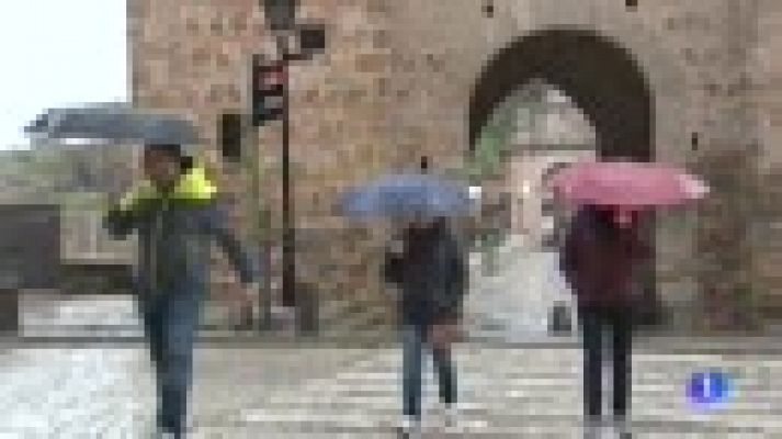 Telediario 1 - El paso de la borrasca Félix pone a una treintena provincias en alerta por fuertes vientos, lluvias y oleaje