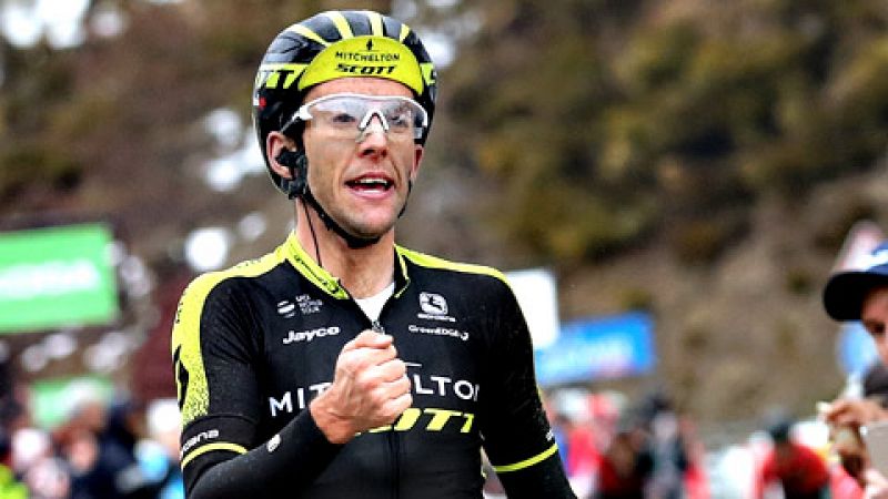 El británico ha ganado la séptima y penúltima etapa de París-Niza en el complejo La Colmiane (Alpes-Maritimes) y se lleva de premio el amarillo de líder.