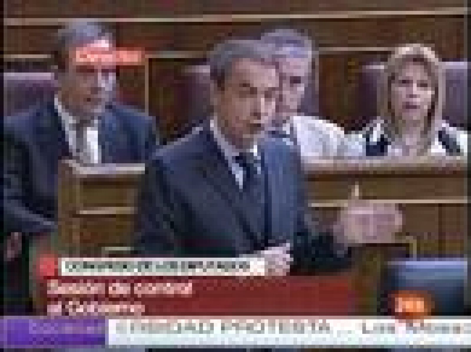 El líder de la oposición, Mariano Rajoy, ha dicho en la sesión de control en el Congreso de los Diputados que Zapatero está solo y que ya nadie confía en él. 