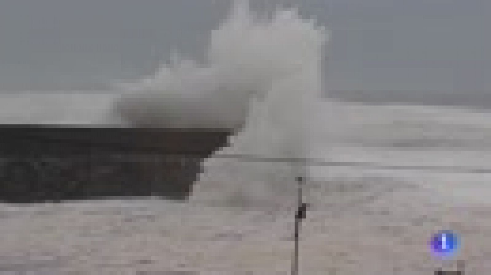 Telediario 1: El litoral gallego se mantiene en alerta por olas de hasta ocho metros | RTVE Play