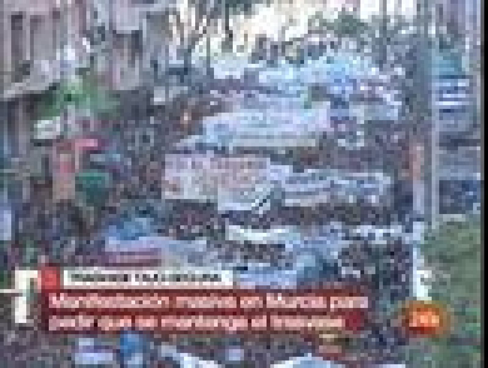 Miles de personas se manifiestan por el centro de Murcia para defender el trasvase Tajo-Segura | Ver