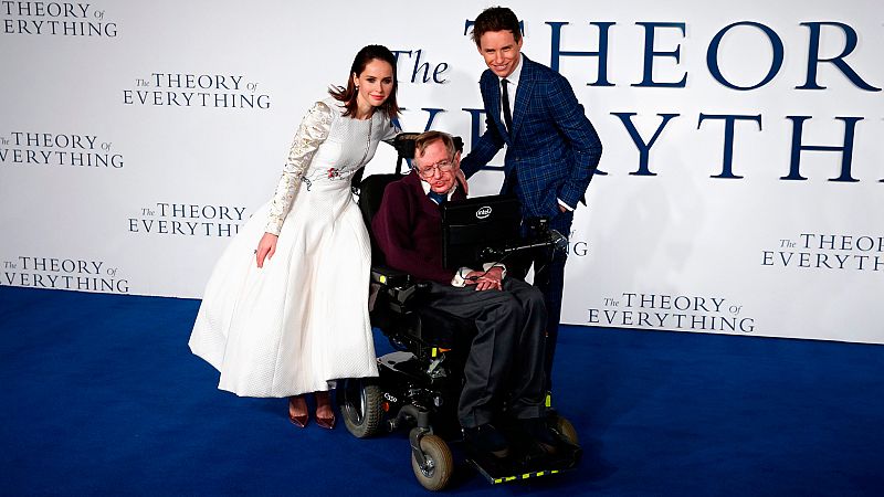 Conocido en todo el mundo por sus teorías científicas, la popularidad de Stephen Hawking le llevó a protagonizar documentales, series de televisión y también películas de Hollywood.... Una de las mentes más brillantes del siglo XX ha muerto convertid