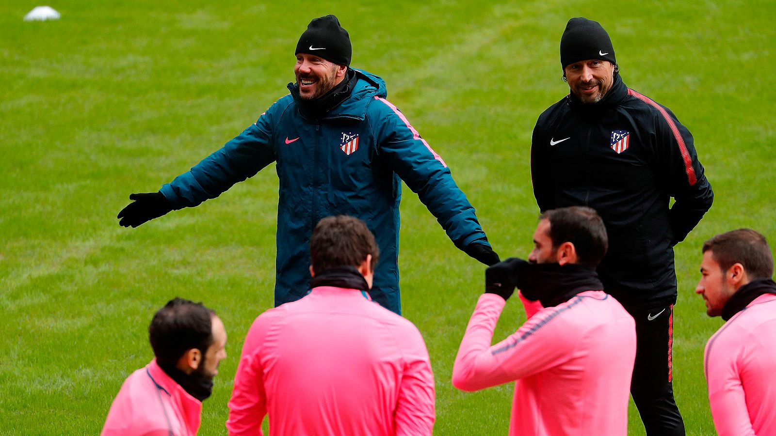 El Atlético de Madrid, rodeado de nieve y mucha seguridad en Moscú, se ha entrenado sin su portero titular, Jan Oblak. Simeone no ha desvelado quién lo suplirá en el partido contra el Lokomotiv.