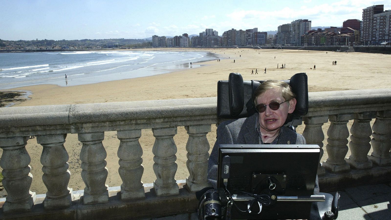 Stephen Hawking: "Ciudadano de Oviedo y Enamorado de Asturias"