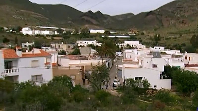 Los vecinos de Las Hortichuelas intentan volver a la normalidad tras el caso de Gabriel Cruz