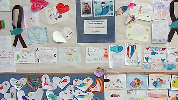 Telediario 1 - Los compañeros de colegio de Gabriel Cruz tratan de asimilar su pérdida