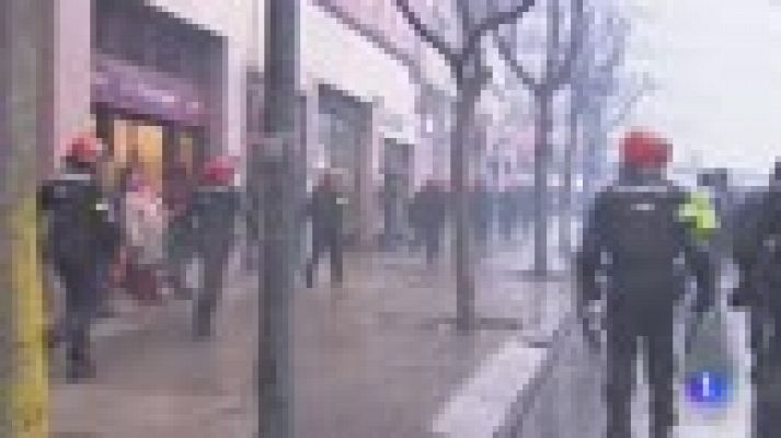 Telediario 1 - Detenidos tres ultras del Marsella por herir a dos vigilantes en San Mamés