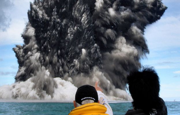 Un volcán submarino en erupción
