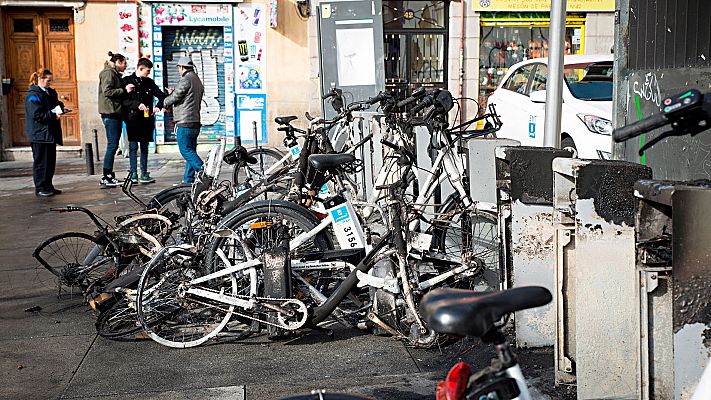 Telediario 1 - Los vecinos de Lavapiés, estupefactos ante los disturbios: "Nunca he visto nada parecido"