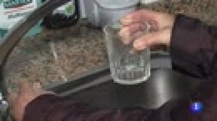 Telediario 1 - La consellería de sanidad de Galicia prohibe a los vecinos de Ribadavia beber agua del grifo