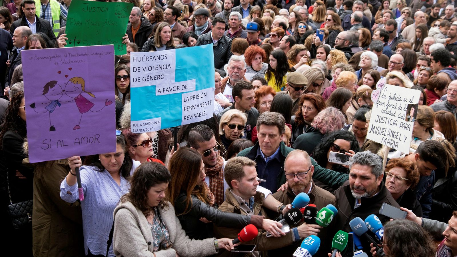 Telediario 1: Concentraciones en más de 20 ciudades de España a favor de la prisión permanente revisable | RTVE Play