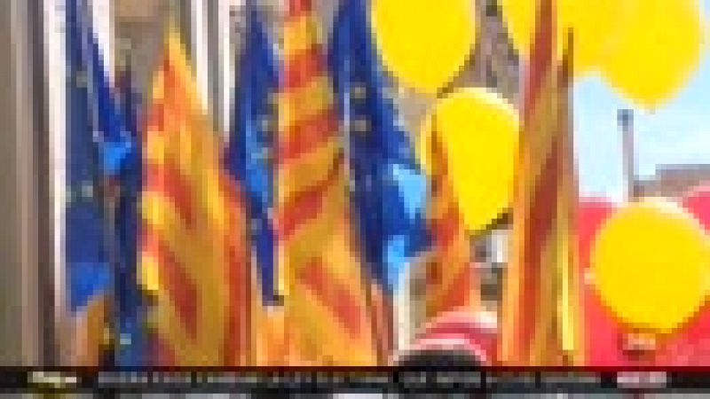 Una manifestación en Barcelona convocada por Societat Civil Catalana exige 'seny' y un nuevo Govern