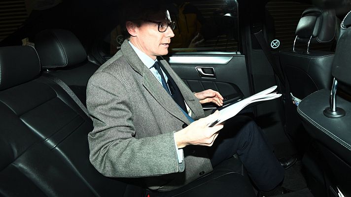 Telediario 1 - Cambridge Analytica suspende a su director