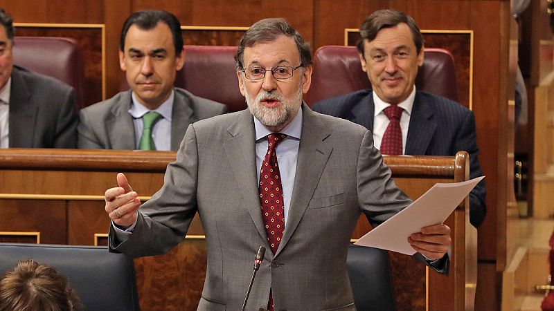 Rajoy insta al PSOE a plantear propuestas "creíbles y asumibles" sobre pensiones y no "cheques sin fondo"