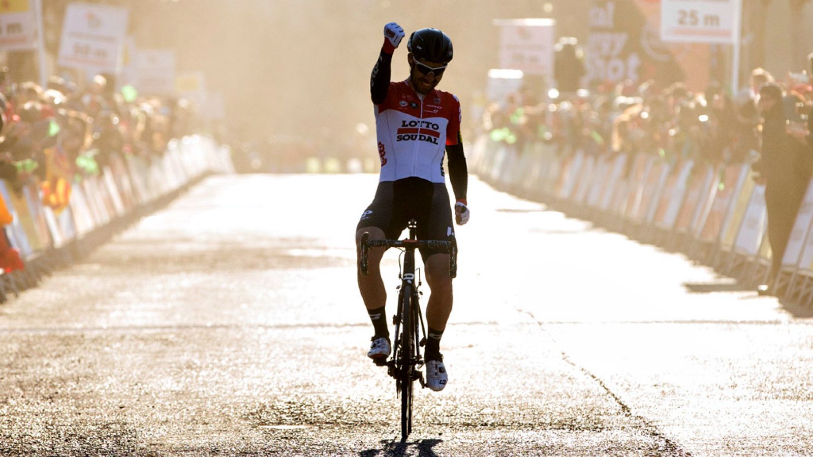 El corredor belga del Lotto Soudal se ha impuesto en la 3ª etapa de la Volta a Catalunya 2018 tras una tremenda escapada en solitario, por delante de Pinot y Nairo Quintana, y es el nuevo líder.