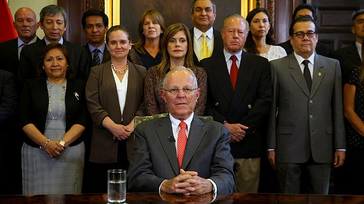 Telediario 1 - Dimite el presidente de Perú ante denuncias de compra de votos de diputados para evitar su destitución por corrupción