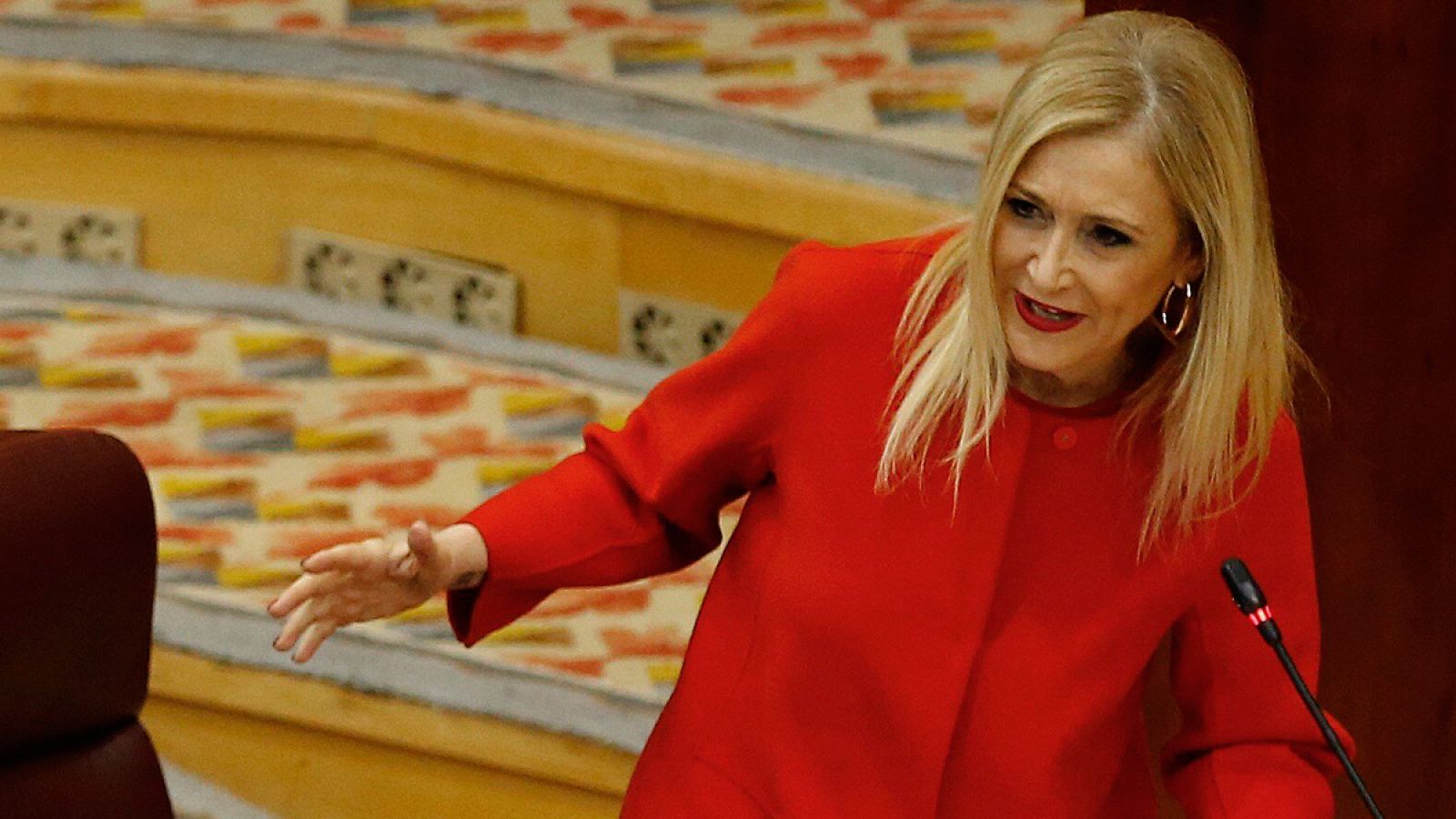 Cifuentes rechaza "chascarrillos" y defiende que cursó el máster en la URJC y lo aprobó