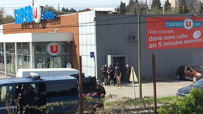 Asuntos Públicos - Un hombre armado retiene a varios rehenes en un supermercado en el sur de Francia