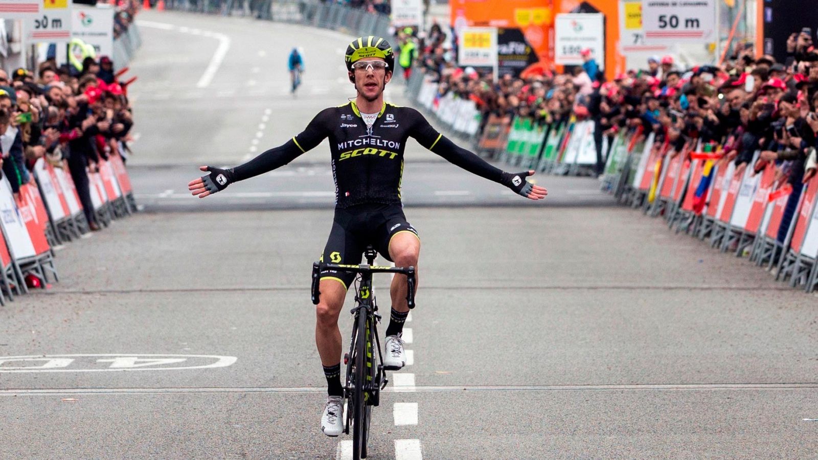 Simon Yates vence en Barcelona y Valverde conquista su tercera Volta