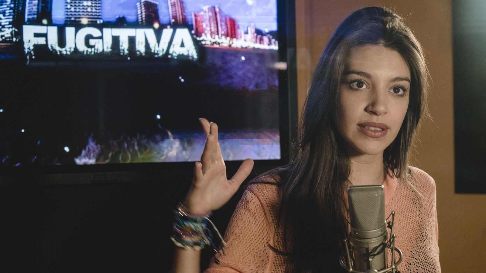 Fugitiva - El videoclip de 'Fugitiva' con Ana Guerra