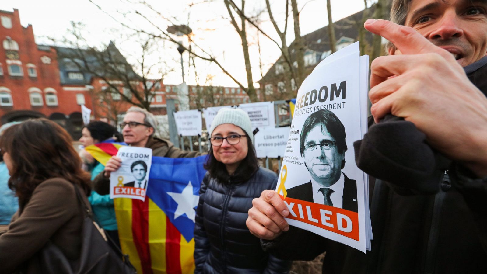 Telediario 1: El juez mantiene en prisión provisional a Carles Puigdemont hasta que se resuelva sobre la extradición | RTVE Play