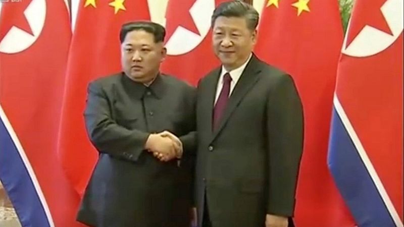 Kim Jong-un proclama en China su compromiso con la desnuclearización de Corea