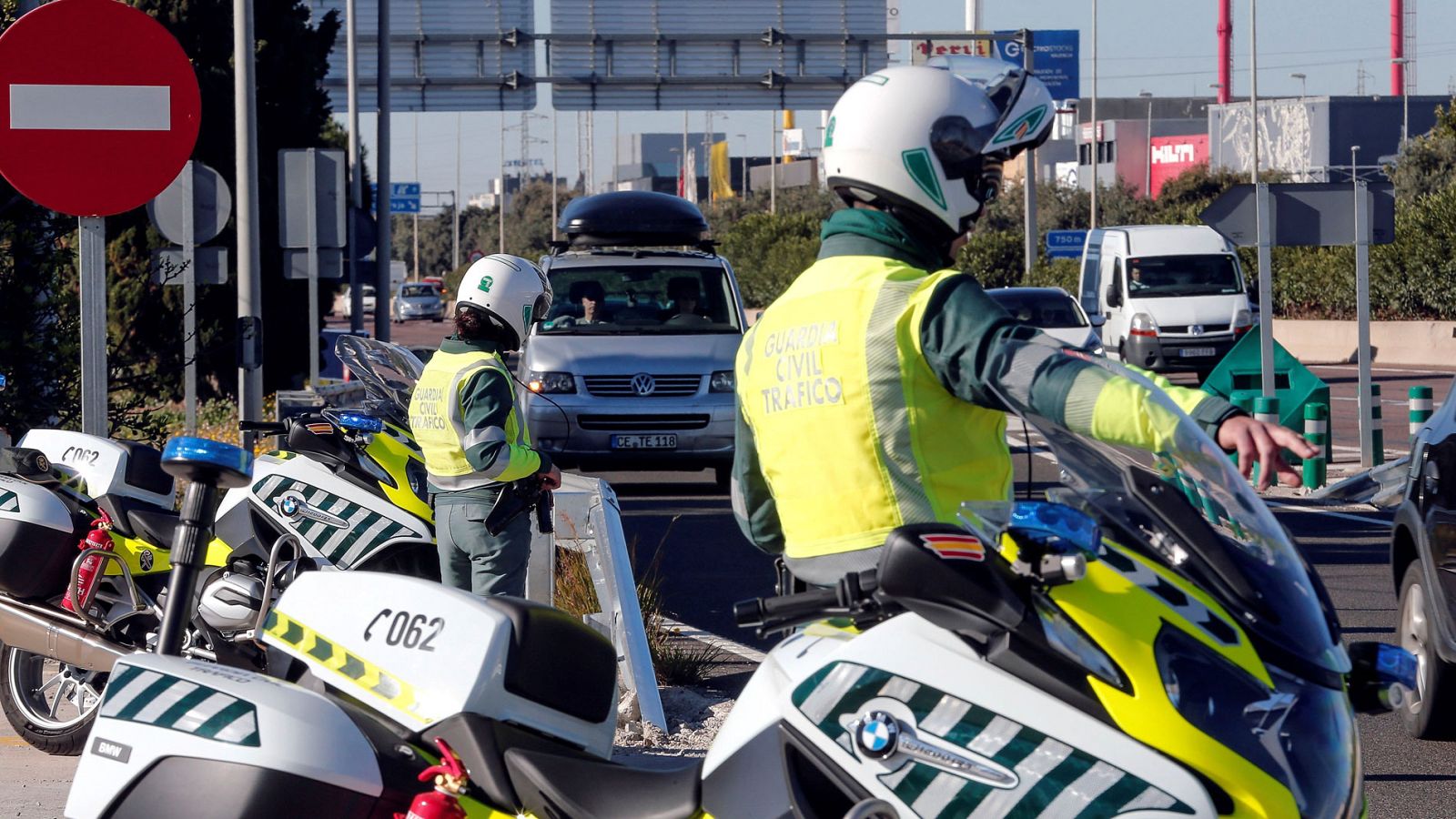 Primeras retenciones en la mayor "procesión" de coches del año