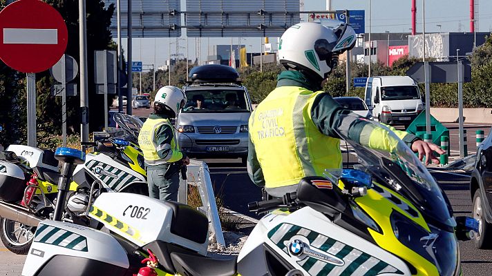 Primeras retenciones en la mayor "procesión" de coches del año