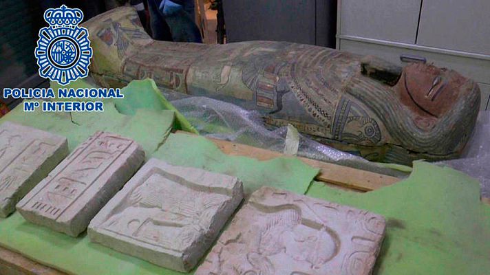 Telediario 1 - Desmantelan en Cataluña una red que financiaba el yihadismo con la venta de obras de arte expoliadas