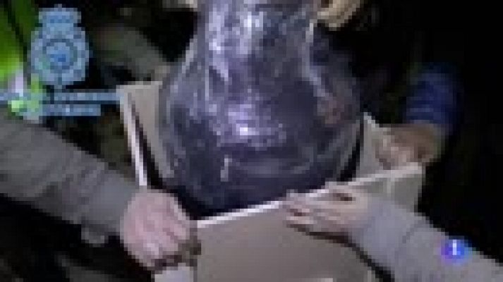 Telediario 1 - Desmantelan en Cataluña una red que financiaba el yihadismo con la venta de obras de arte expoliadas