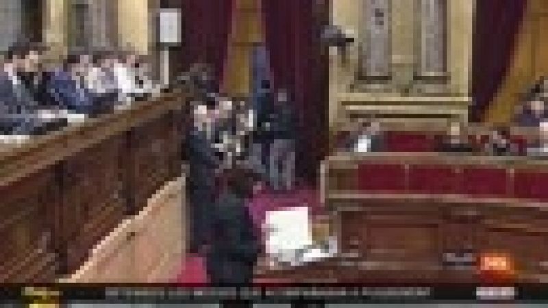 JxCat no renuncia a la investidura de Puigdemont y los 'comunes' piden un Gobierno "transversal" 