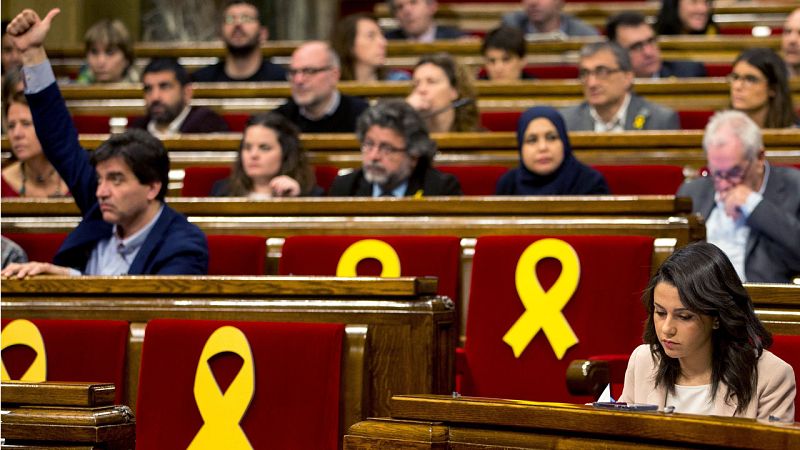 JxCat no renuncia a la investidura de Puigdemont y los 'comunes' piden un Gobierno "transversal" 