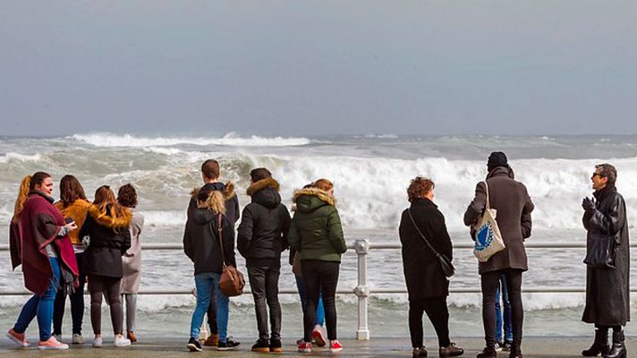 El tiempo - Vientos persistentes y nevadas en el noroeste de la península
