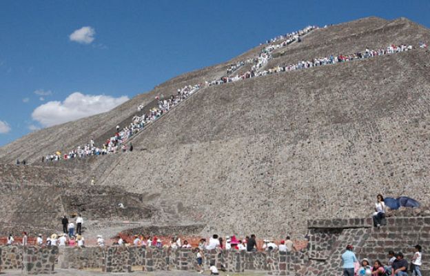  - Equinoccio en la Pirámide del Sol