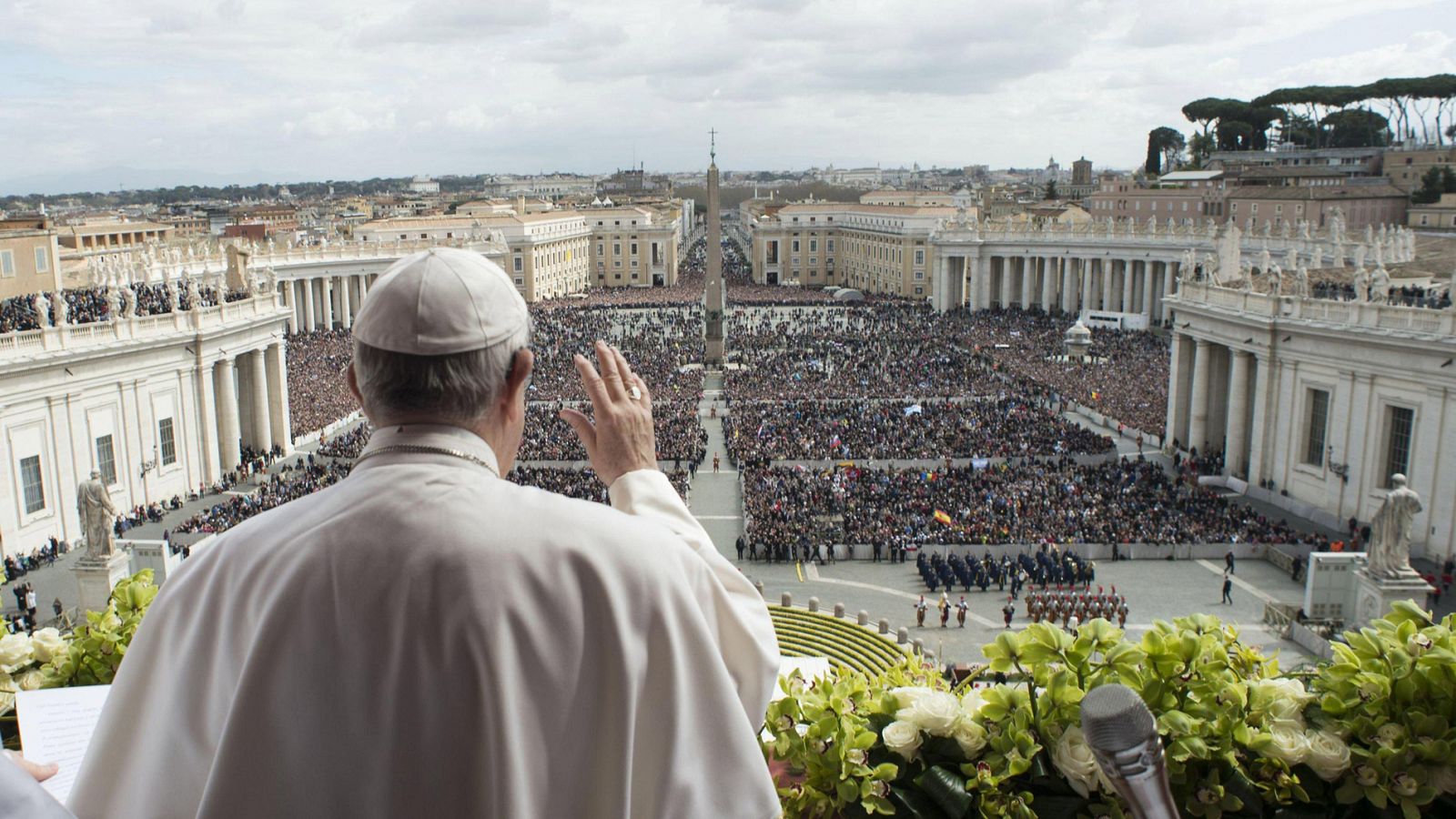 Telediario 1: El papa preside la misa del Domingo de Resurrección y la bendición 'Urbi et orbi' | RTVE Play