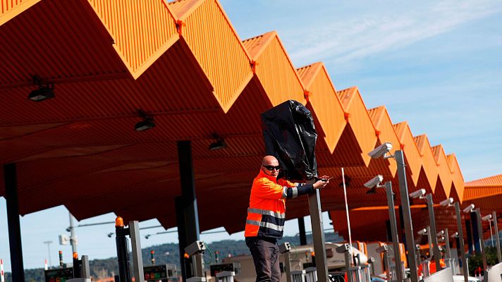 Informativo 24h - Decenas de independentistas sabotean varios peajes para reivindicar la república catalana