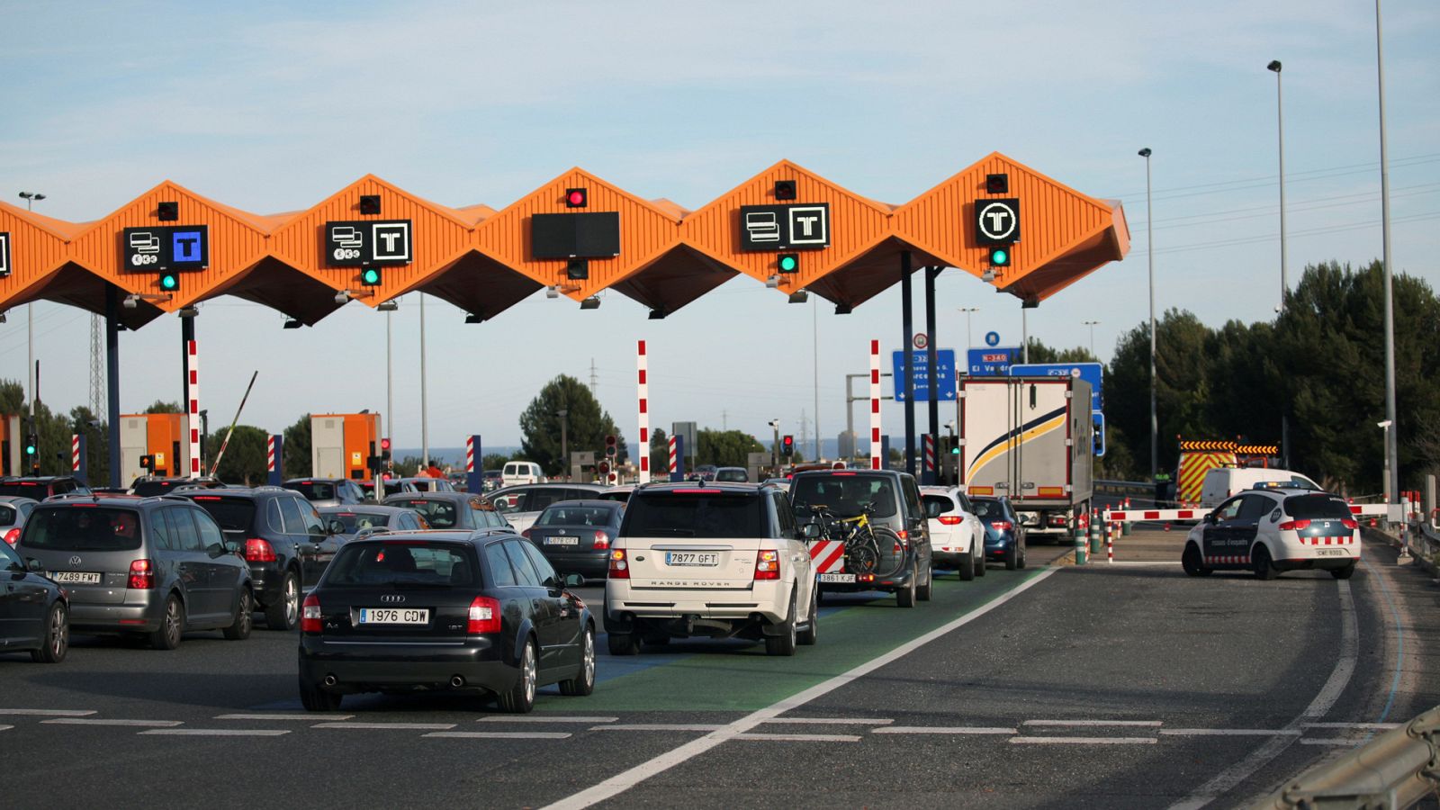 Decenas de independentistas sabotean varios peajes en Cataluña