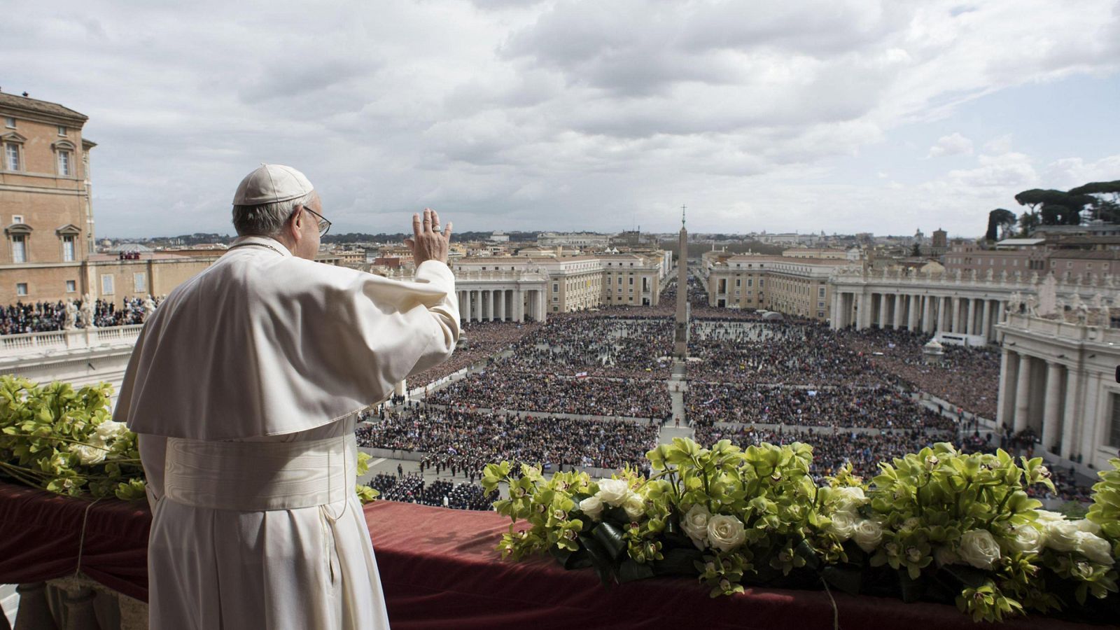 Telediario 1: El papa Francisco imparte la bendición 'Urbi et Orbi', a la Ciudad y al Mundo | RTVE Play