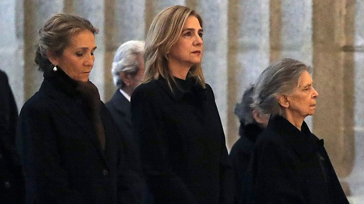 Telediario 1 - Los reyes presiden la misa de homenaje a don Juan de Borbón a la que ha acudido la infanta Cristina