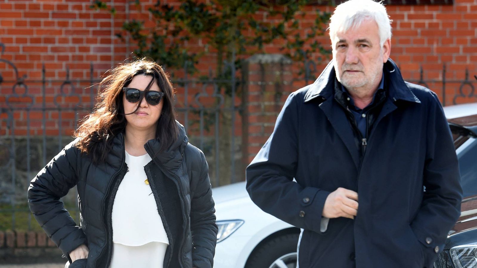 La mujer de Puigdemont le visita en la cárcel alemana en la que permanece recluido - Informativo 24h | Ver