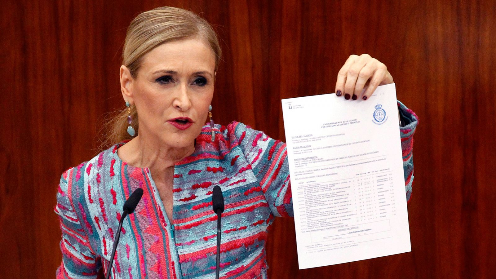 Cifuentes: "El título es perfectamente real y legal. Ni mi currículum ni mis calificaciones han sido falseadas"