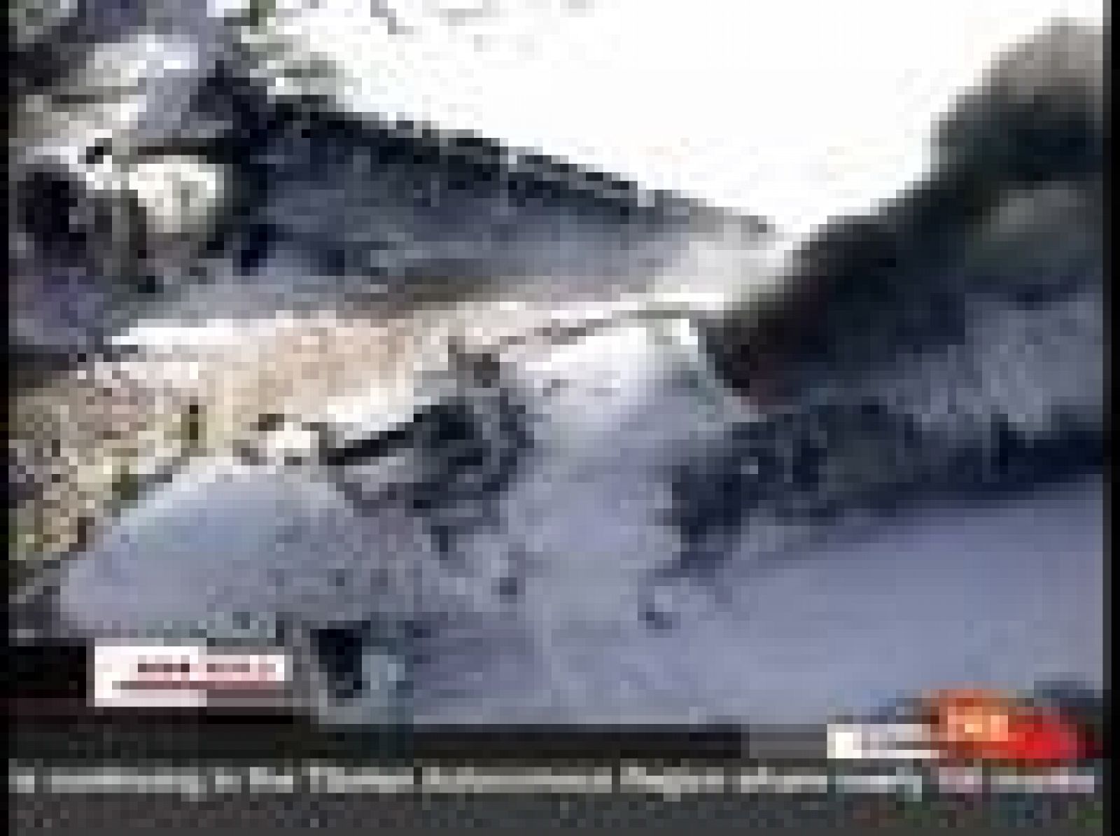 Dos muertos al estrellarse un avión en Tokio | Ver