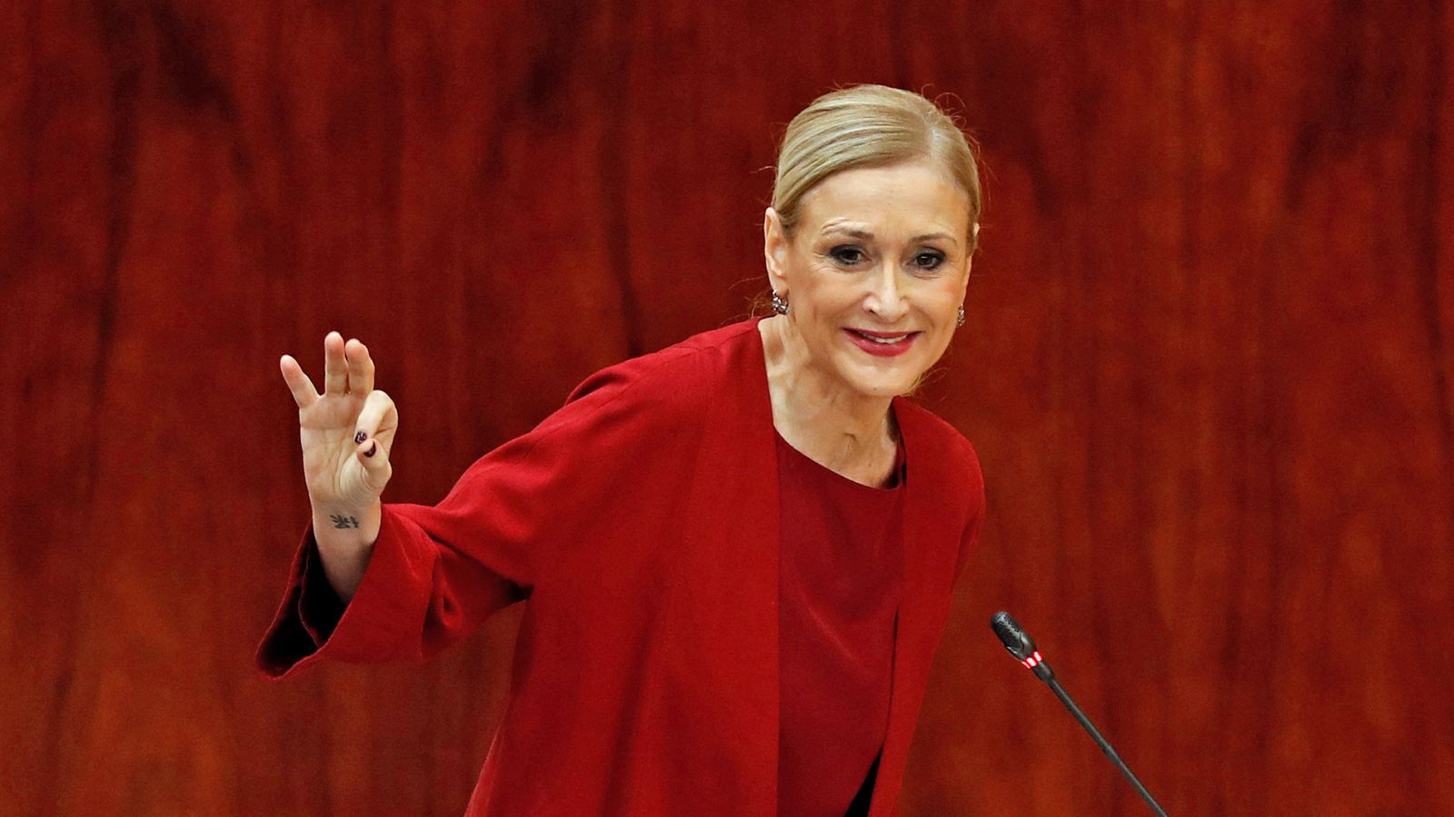 Sin programa: Cifuentes reitera que la "quieren desgastar" y la oposición le recrimina que siga sin responder sobre el máster | RTVE Play