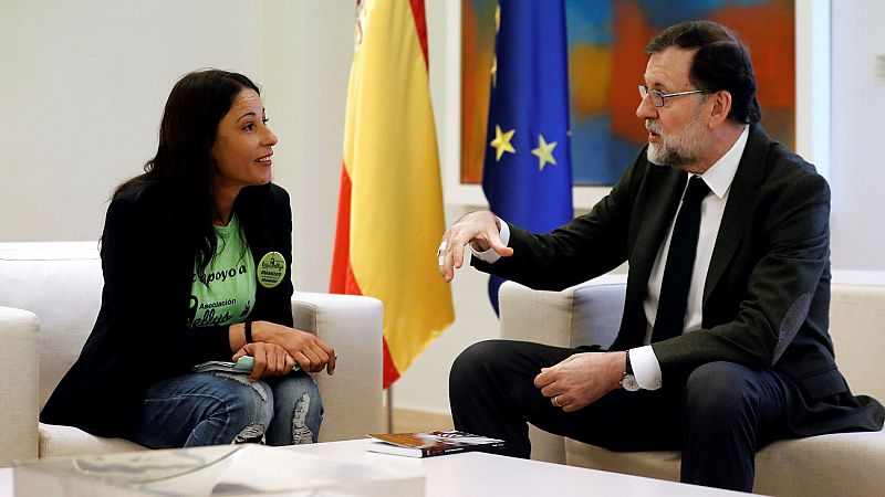 Rajoy recibe a las 'Kellys' en La Moncloa y se compromete a mejorar sus condiciones laborales